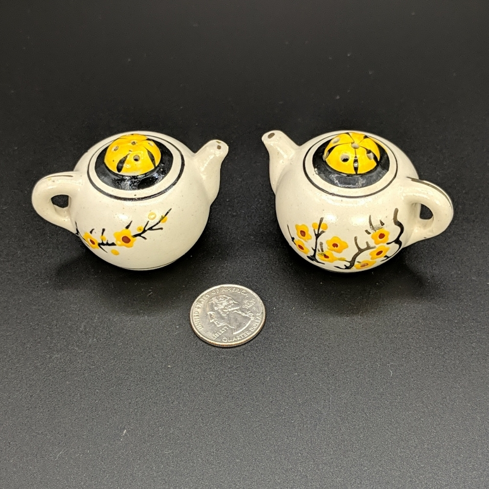 Vintage Salt & Pepper Set Ceramic Teapots Japan